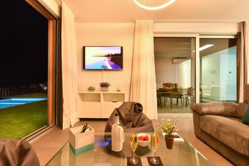 Villa Oasis 6 by VillaGranCanaria - image 8