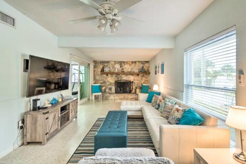 Home with Dock, Pool, Kayaks Walk to Palma Sola Bay in Bradenton, USA