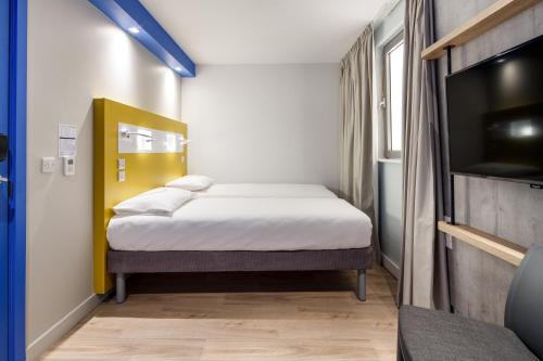 2 twin beds