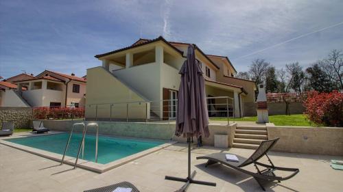 Charming villa Aurora with private pool 200m from the beach for up to 10 persons Banjole