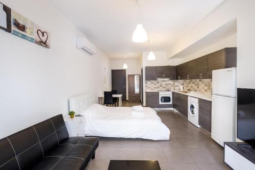 Spacious Studio Downtown