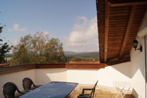 陽台/露台, Haus Haidweg - Ferienwohnungen in Haidmühle im Dreiländereck DE-CZ-AT (Haus Haidweg - Ferienwohnungen in Haidmuhle im Dreilandereck DE-CZ-AT) in 海德米勒