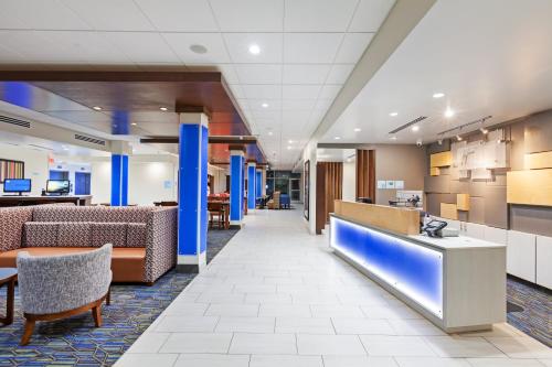Holiday Inn Express & Suites Tulsa South - Woodland Hills, an IHG Hotel in Tulsa, USA