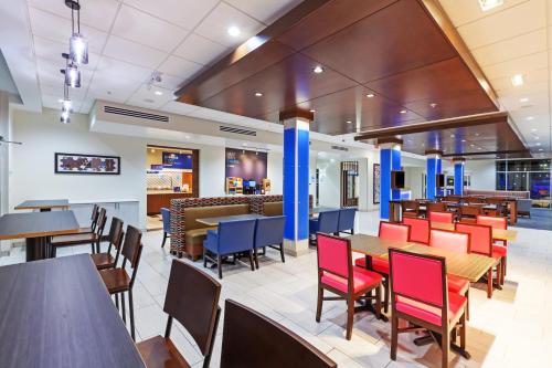 홀리데이 인 익스프레스 & 스위트 털사 사우스 - 우드랜드 힐스, IHG - 식음료(F&B)
