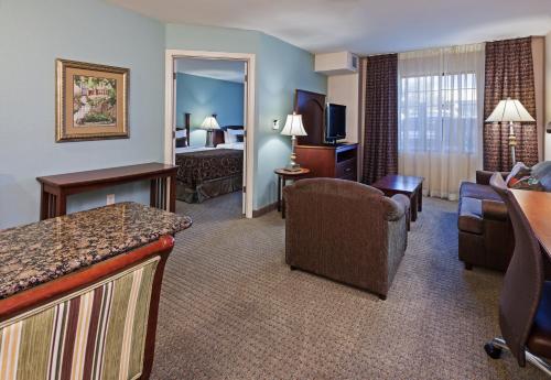 Staybridge Suites San Antonio NW Near Six Flags Fiesta an IHG Hotel - image 7
