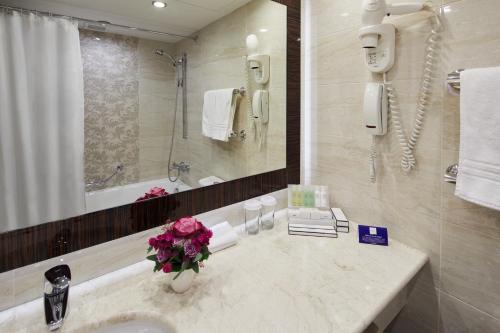 Crowne Plaza Moscow World Trade Centre, an IHG Hotel