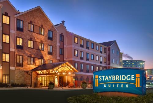 Foto - Staybridge Suites Omaha 80th and Dodge, an IHG Hotel