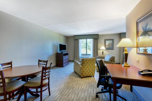 Holiday Inn Express & Suites Bradenton East-Lakewood Ranch