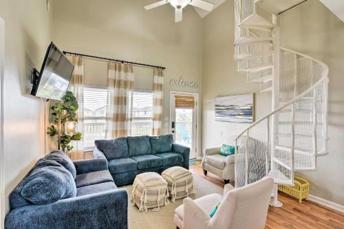 Pool, Marina & More! Family Home in Terramar Beach - Bay Harbor, TX