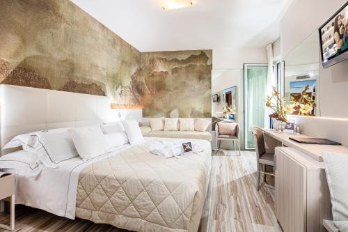Superior Double or Twin Room with Side Sea View