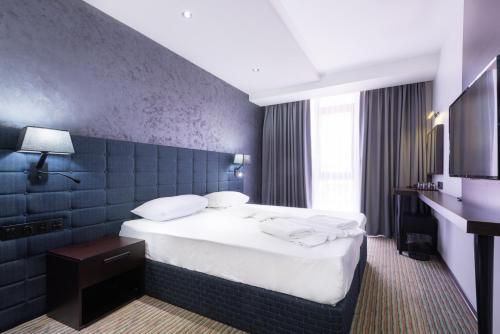 Hotel Gold Stop at Hotel Gold to discover the wonders of Skopje. The hotel offers guests a range of services and amenities designed to provide comfort and convenience. All the necessary facilities, including fre