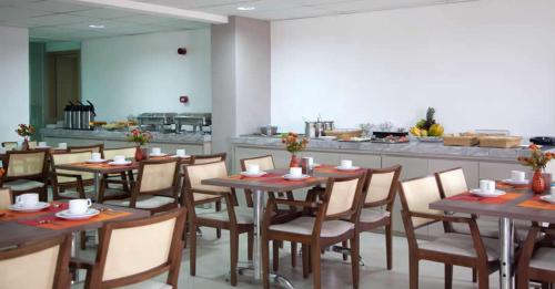 Atmosfera Hotel Atmosfera Hotel is perfectly located for both business and leisure guests in Feira De Santana. Featuring a complete list of amenities, guests will find their stay at the property a comfortable one. Se