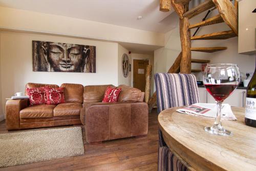 Romneys Apartments & Suites - image 12