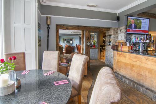 Romneys Apartments & Suites - image 8