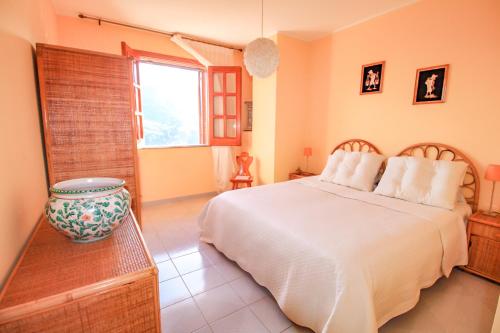  Villa privata con ingresso gratuito al beach club, Villa Mingari in Santo Stefano di Camastra