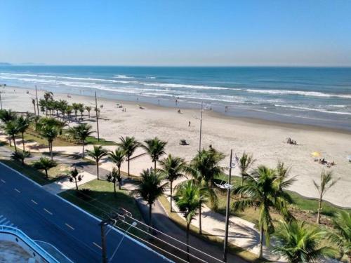 Apartamento Praia Grande, Vila Tupi, em frente ao mar, com retirada de chaves na casa da proprietari