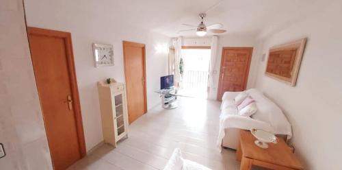 Rosi Del Mar - 5-10 Minute Walk To La Zenia Beach, Shops, Paddys Point, Cabo Roig - Free WIFI - Pool with Bar Nearby - 6 Euros Pool Use - Optional