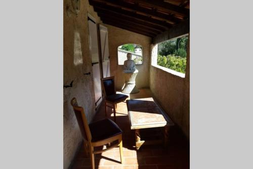 jolie villa avec piscine in มาริญาน