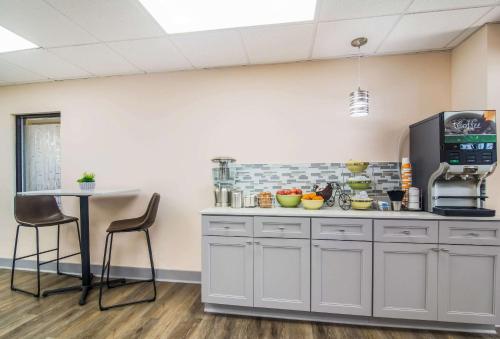 Quality Inn & Suites in Lake City, USA