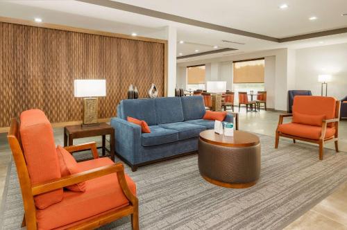Lobby, Comfort Suites DeSoto Dallas South in Desoto