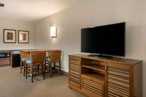 Seafarer Inn & Suites, Ascend Hotel Collection