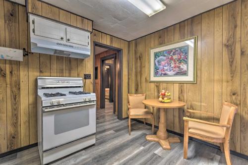 Hot Springs Home Less Than 1 Mi to Oaklawn Racing Casino! in Hot Springs, USA