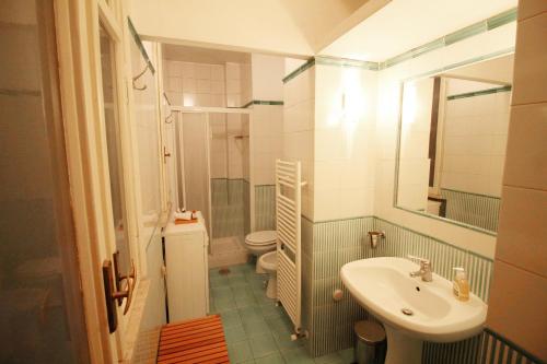 Family 2BR Apartment in Via Giulia - image 8