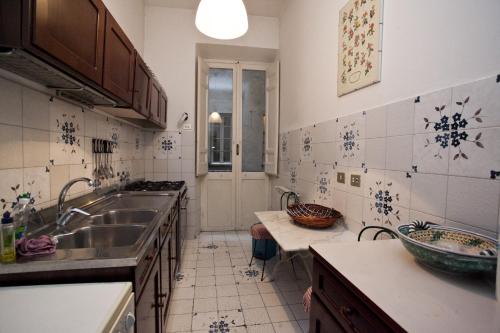 Family 2BR Apartment in Via Giulia - image 2