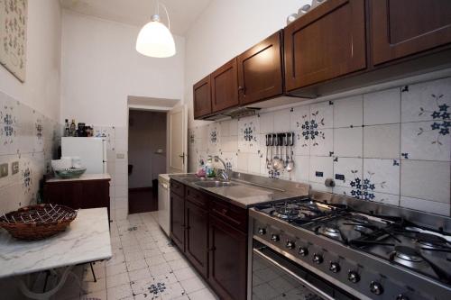 Family 2BR Apartment in Via Giulia - image 6