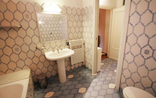 Family 2BR Apartment in Via Giulia - image 10