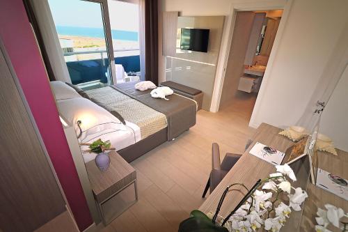 Double or Twin Room with Sea View
