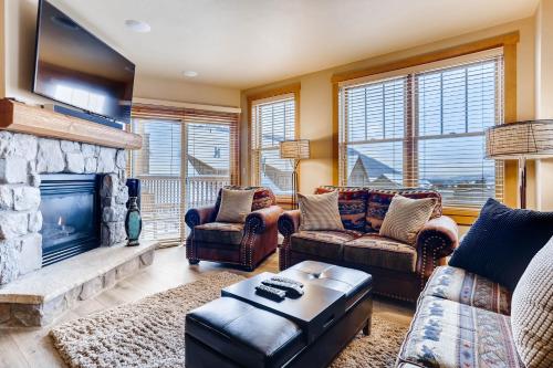 Updated 3BR River Run-Plenty of Bedding & Kids Ski Free condo - main image