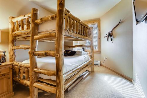Updated 3BR River Run-Plenty of Bedding & Kids Ski Free condo - image 5