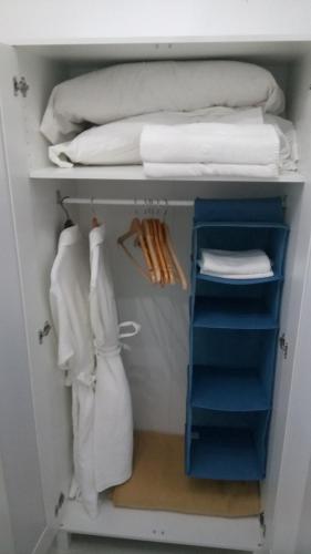 Quadruple Room with Private External Bathroom image 4