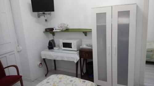 Quadruple Room with Private External Bathroom image 5