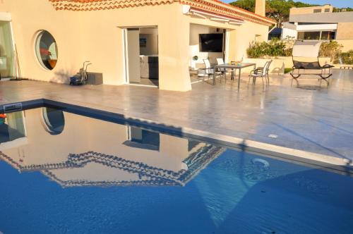 Villa La Baraka gîte à louer La Nartelle