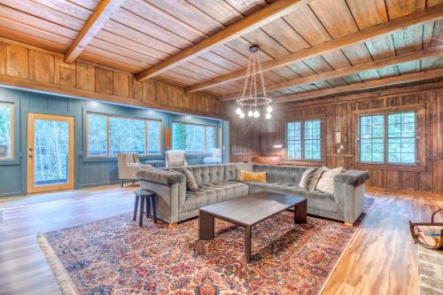 Hygge Cabin On The River - main image