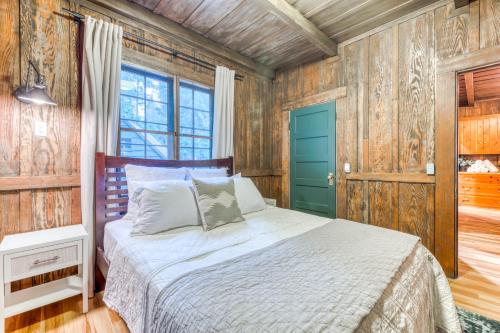 Hygge Cabin On The River - image 6