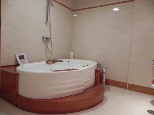 Gyógyfürdő, Toros de Guisando in El Tiemblo