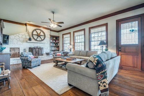 Serene Hill Country Wildlife Sanctuary w/ Porch