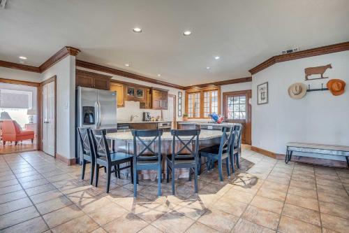 Beautiful Hill Country Ranch Home - 4 Mi to Town! in Boerne, USA