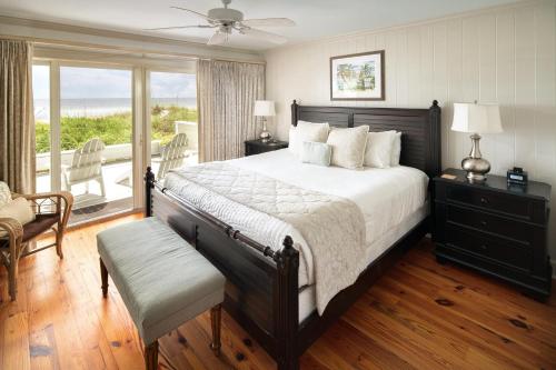 Mainsail Beach Inn on Holmes Beach - image 2