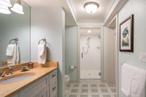Mainsail Beach Inn on Holmes Beach - image 3