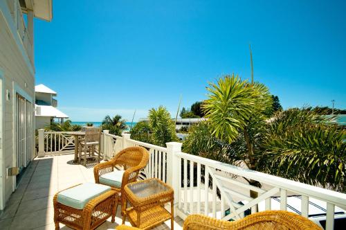 Mainsail Beach Inn on Holmes Beach - image 8