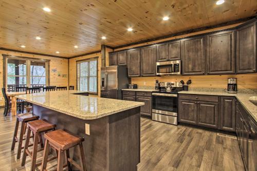 Luxe Cabin with Home Theater Less Than 2 Miles to Gatlinburg in Gatlinburg, USA