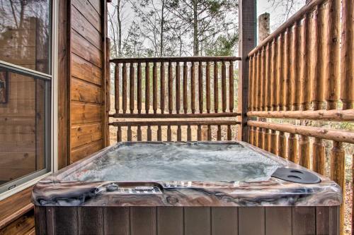 Luxe Cabin w/ Home Theater < 2 Miles to Gatlinburg near Big Bear Pizza and Subs