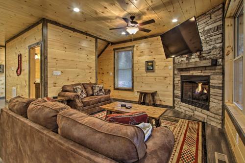 Luxe Cabin with Home Theater Less Than 2 Miles to Gatlinburg in Gatlinburg, USA