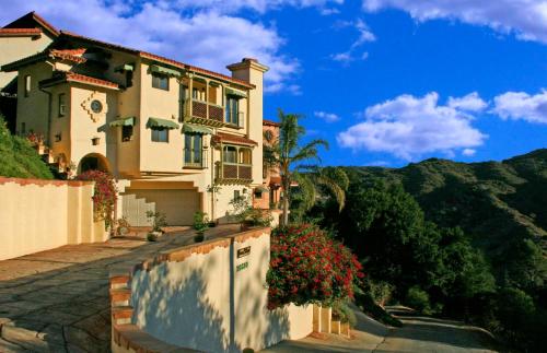 Topanga Canyon Inn Bed and Breakfast - Accommodation - Topanga