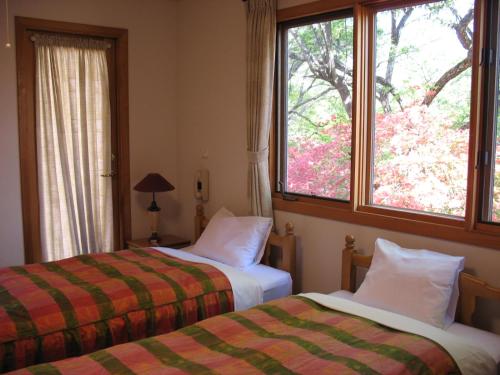 5 twin beds