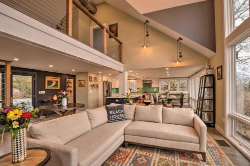 Waterfront Getaway - 1 Mile to Ferry and Beach! - image 7